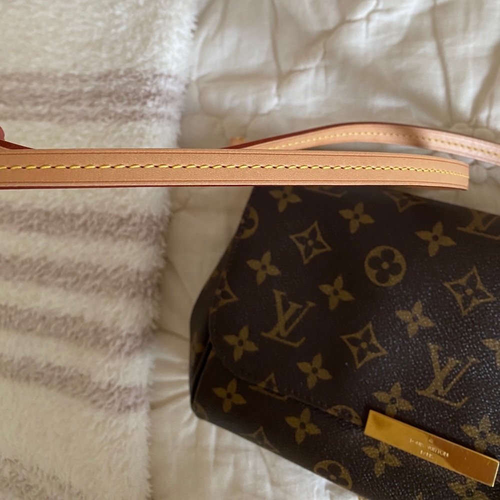 Louis Vuitton Favorite MM - Picture 7 of 10